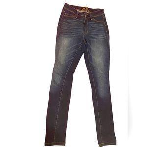 Rue 21 straight leg jeans ,perfect for almost any event. Stretchy material